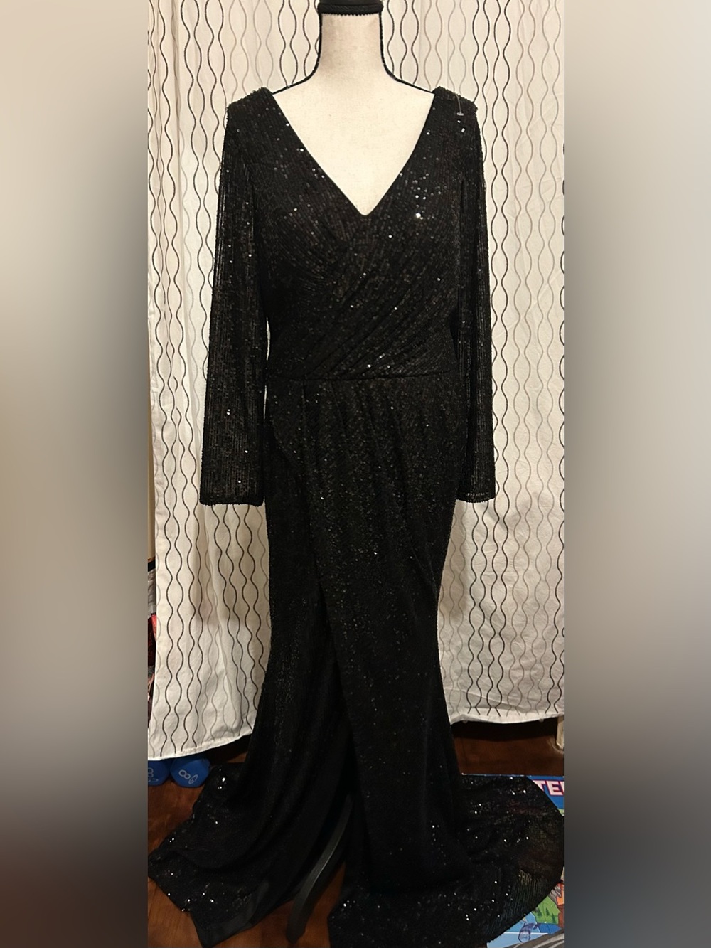 Elegant Black Sequin Long Sleeve Evening Dress